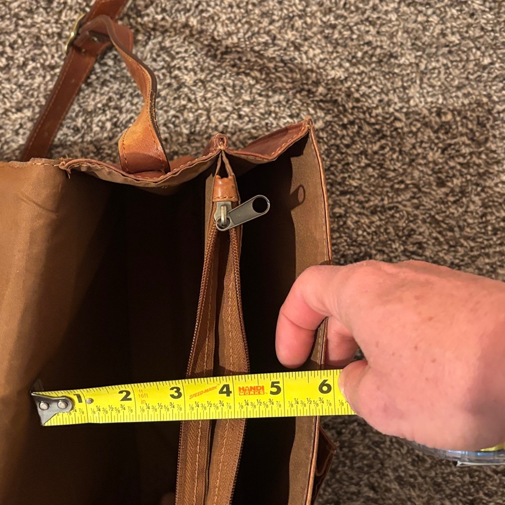 Classic Brown Leather Messenger Bag - Picture 11 of 12